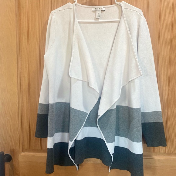 White House Black Market Cream Top - Picture 2 of 6